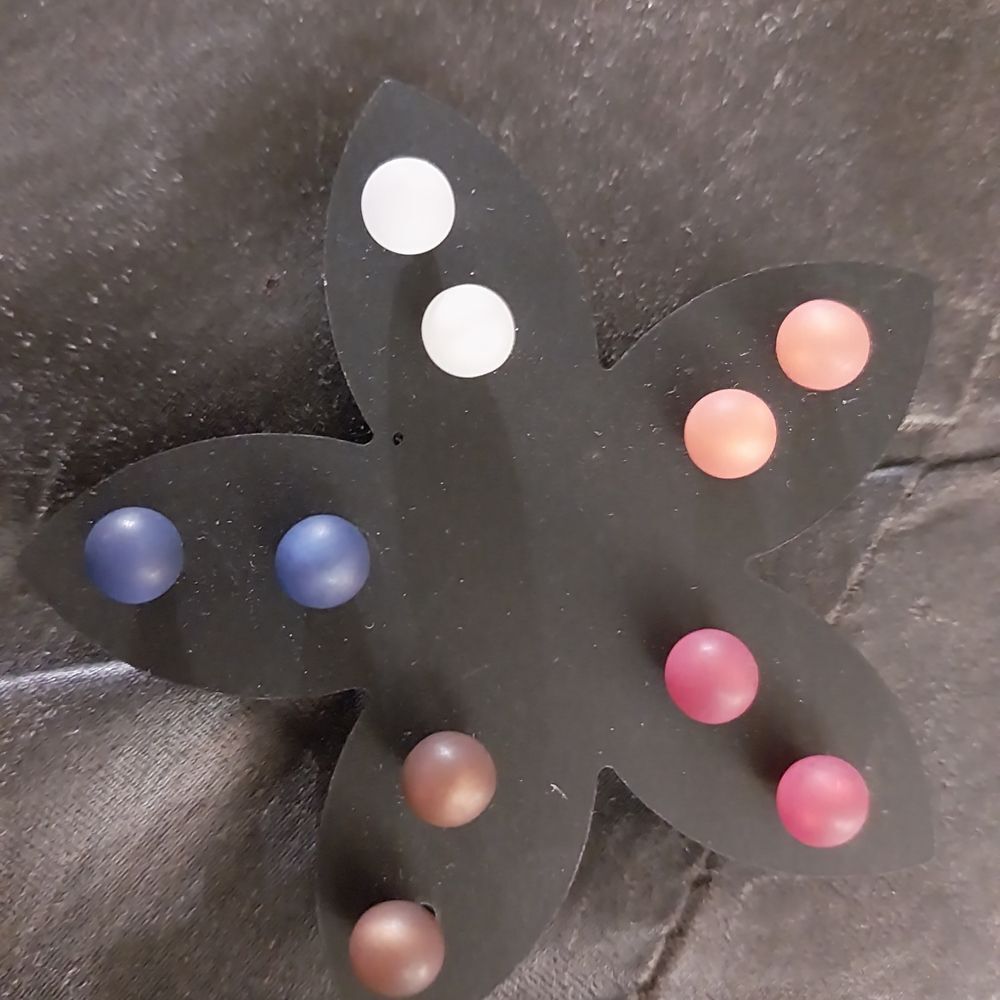 Source Unknown Multicolor Stud Earrings Set
